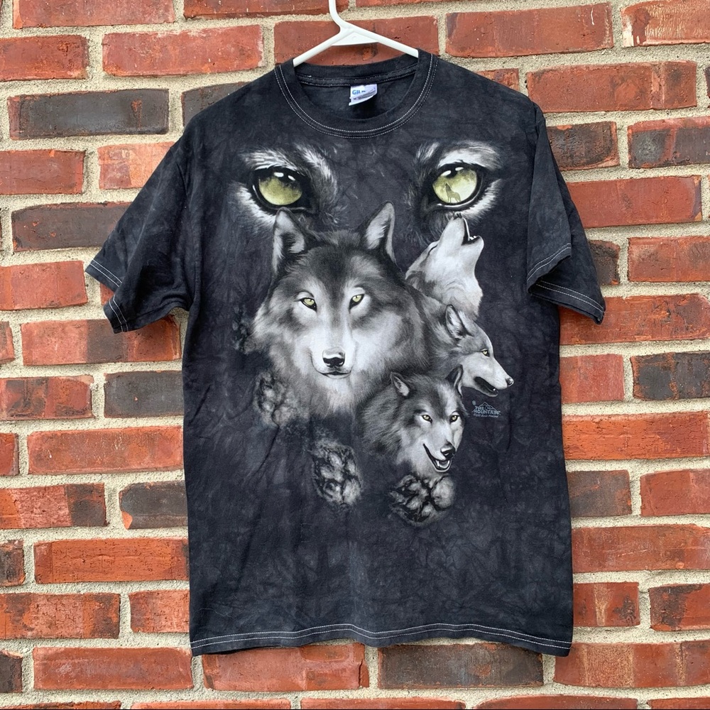 The Mountain Wolf Graphic T-Shirt
